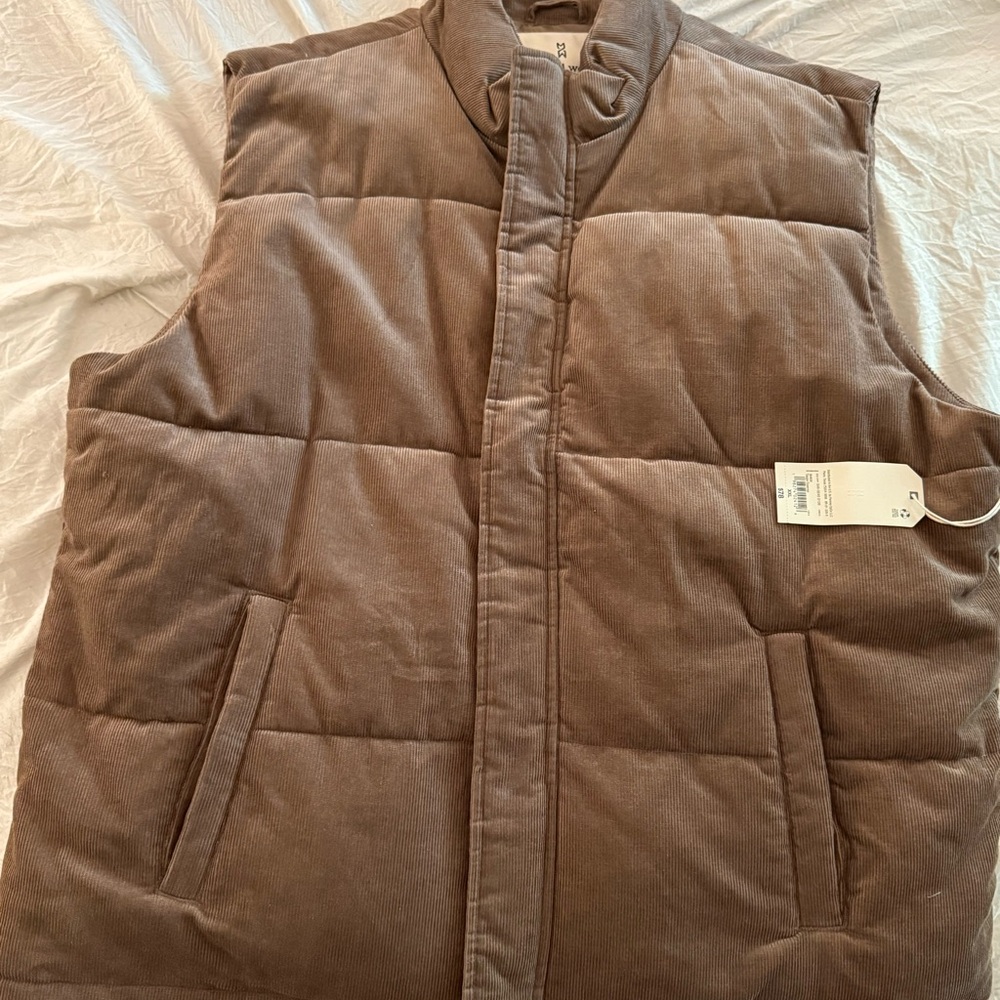 NWT Men’s Puffer Vest
